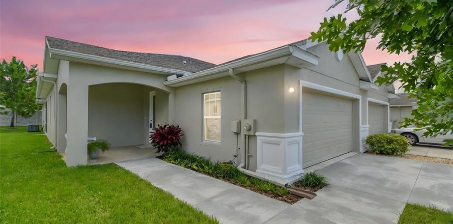 House in Clearwater, Florida 3 bedrooms, 155.8 sq.m. № 1840169