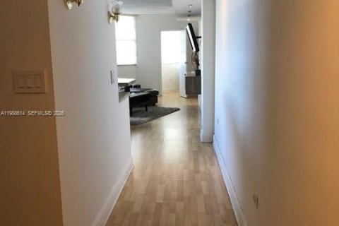 Condominio en alquiler en Miami, Florida, 2 dormitorios, 87.33 m2 № 2051049 - foto 9