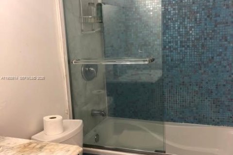 Condominio en alquiler en Miami, Florida, 2 dormitorios, 87.33 m2 № 2051049 - foto 10