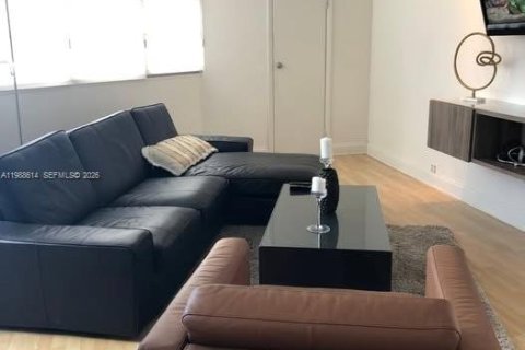 Condominio en alquiler en Miami, Florida, 2 dormitorios, 87.33 m2 № 2051049 - foto 3