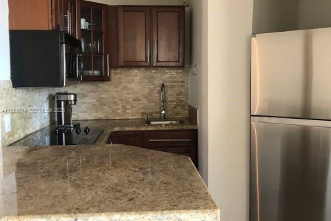 Condominio en alquiler en Miami, Florida, 2 dormitorios, 87.33 m2 № 2051049 - foto 5