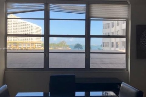 Condominio en alquiler en Miami, Florida, 2 dormitorios, 87.33 m2 № 2051049 - foto 4