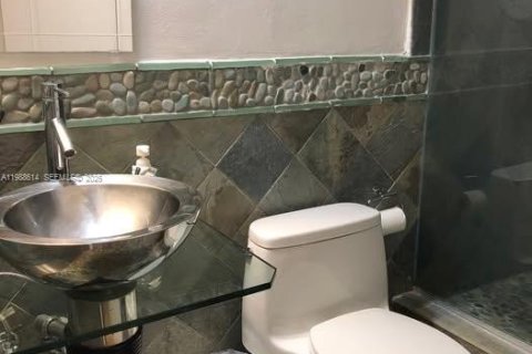 Condominio en alquiler en Miami, Florida, 2 dormitorios, 87.33 m2 № 2051049 - foto 7