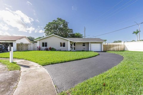 Villa ou maison à vendre à Lauderhill, Floride: 3 chambres, 108.32 m2 № 2428600 - photo 4