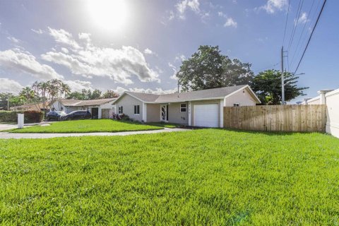 Villa ou maison à vendre à Lauderhill, Floride: 3 chambres, 108.32 m2 № 2428600 - photo 3