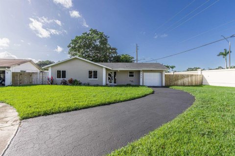Villa ou maison à vendre à Lauderhill, Floride: 3 chambres, 108.32 m2 № 2428600 - photo 2