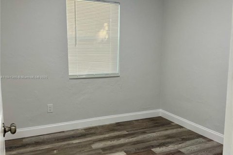 House in Plantation, Florida 4 bedrooms, 108.7 sq.m. № 1933979 - photo 7