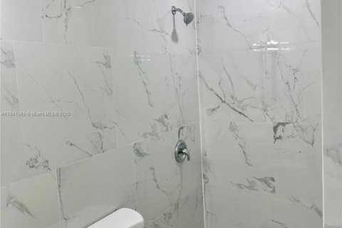 House in Plantation, Florida 4 bedrooms, 108.7 sq.m. № 1933979 - photo 13