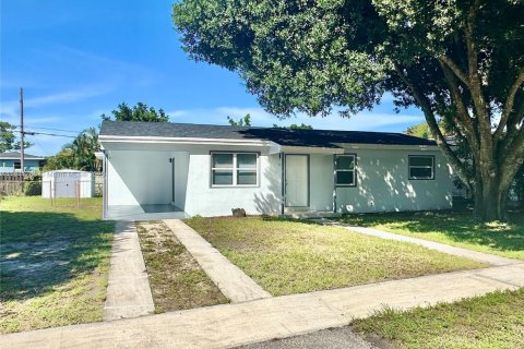 House in Plantation, Florida 4 bedrooms, 108.7 sq.m. № 1933979 - photo 1