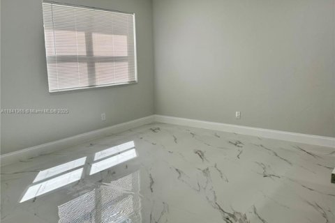 House in Plantation, Florida 4 bedrooms, 108.7 sq.m. № 1933979 - photo 4