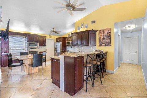House in Davie, Florida 3 bedrooms, 152.36 sq.m. № 1881469 - photo 6