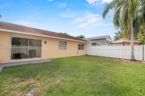 House in Davie, Florida 3 bedrooms, 152.36 sq.m. № 1881469 - photo 29