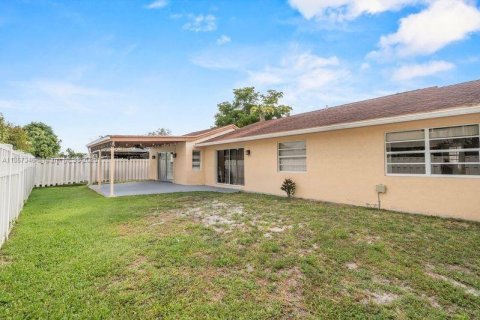 House in Davie, Florida 3 bedrooms, 152.36 sq.m. № 1881469 - photo 30