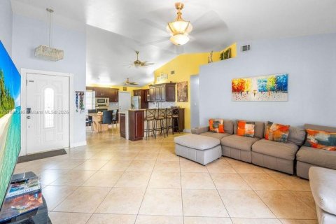 House in Davie, Florida 3 bedrooms, 152.36 sq.m. № 1881469 - photo 4