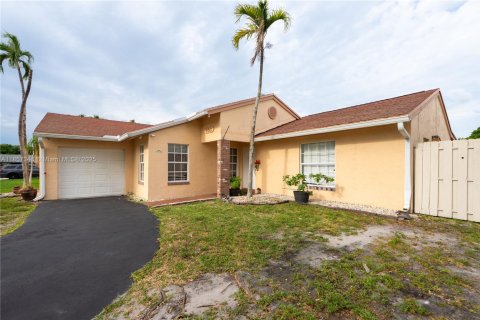 House in Davie, Florida 3 bedrooms, 152.36 sq.m. № 1881469 - photo 27