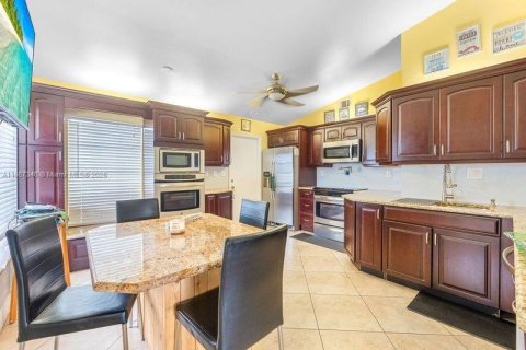 House in Davie, Florida 3 bedrooms, 152.36 sq.m. № 1881469 - photo 5