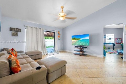 House in Davie, Florida 3 bedrooms, 152.36 sq.m. № 1881469 - photo 3
