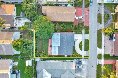 House in Hallandale Beach, Florida 3 bedrooms, 155.7 sq.m. № 1974599 - photo 4