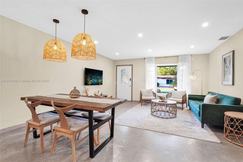 House in Hallandale Beach, Florida 3 bedrooms, 155.7 sq.m. № 1974599 - photo 9