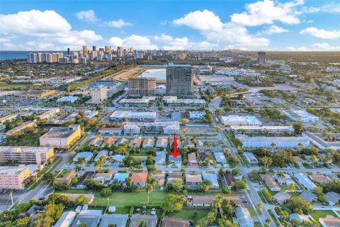 House in Hallandale Beach, Florida 3 bedrooms, 155.7 sq.m. № 1974599 - photo 7