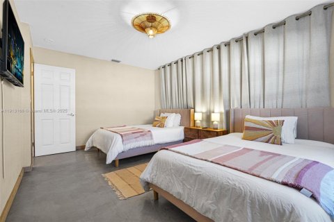 House in Hallandale Beach, Florida 3 bedrooms, 155.7 sq.m. № 1974599 - photo 24