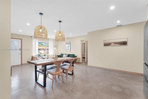 House in Hallandale Beach, Florida 3 bedrooms, 155.7 sq.m. № 1974599 - photo 19