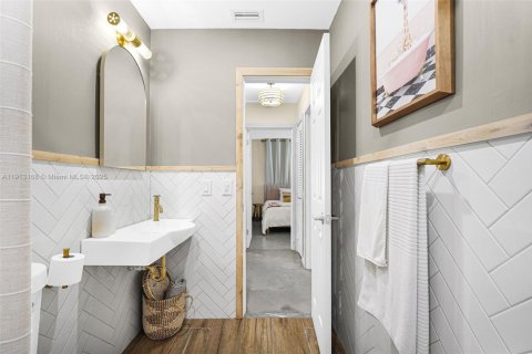 House in Hallandale Beach, Florida 3 bedrooms, 155.7 sq.m. № 1974599 - photo 30