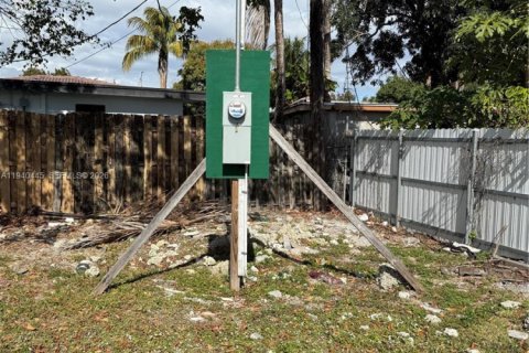 Terreno en venta en Miami, Florida № 2000416 - foto 9