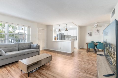 Copropriété à louer à Fort Lauderdale, Floride: 1 chambre, 66.24 m2 № 1868658 - photo 2