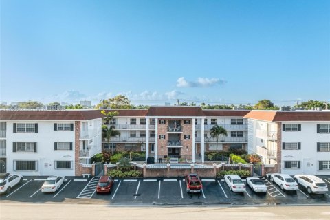 Copropriété à louer à Fort Lauderdale, Floride: 1 chambre, 66.24 m2 № 1868658 - photo 1