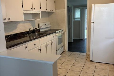House in Saint Petersburg, Florida 2 bedrooms, 63.55 sq.m. № 2329794 - photo 4