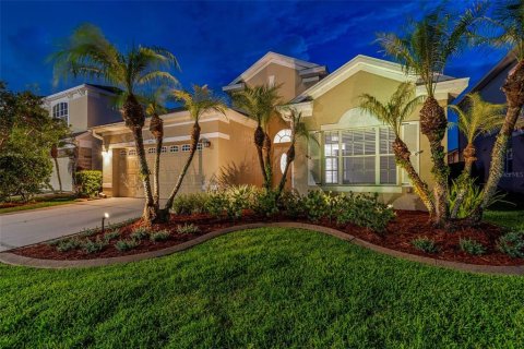 House in Land O' Lakes, Florida 3 bedrooms, 142.14 sq.m. № 2215796