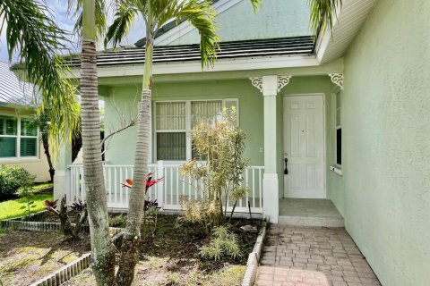 House in Port St. Lucie, Florida 3 bedrooms, 142.98 sq.m. № 2192553 - photo 2
