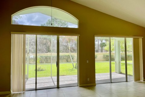 House in Port St. Lucie, Florida 3 bedrooms, 142.98 sq.m. № 2192553 - photo 15