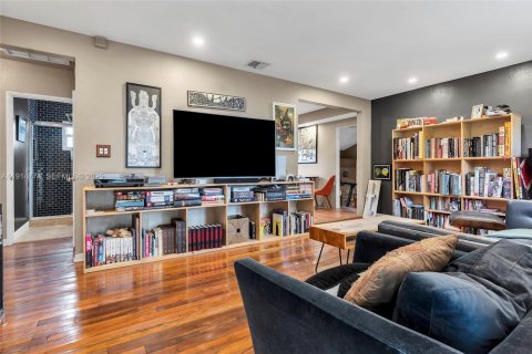 Casa en venta en Miami, Florida, 3 dormitorios, 96.34 m2 № 1983952 - foto 4