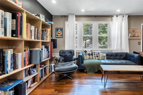 Casa en venta en Miami, Florida, 3 dormitorios, 96.34 m2 № 1983952 - foto 8