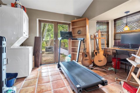 House in Miami, Florida 3 bedrooms, 96.34 sq.m. № 1983952 - photo 21