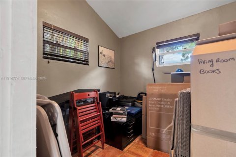 House in Miami, Florida 3 bedrooms, 96.34 sq.m. № 1983952 - photo 24