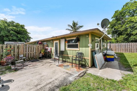 Commercial property in Palm Springs, Florida 157 sq.m. № 2251432 - photo 27