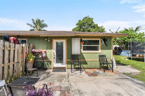 Commercial property in Palm Springs, Florida 157 sq.m. № 2251432 - photo 26