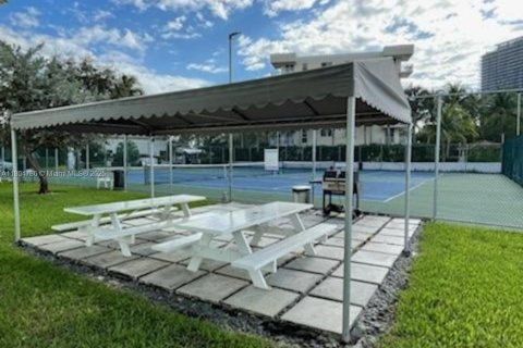 Condo in North Miami Beach, Florida, 2 bedrooms № 1959472 - photo 27