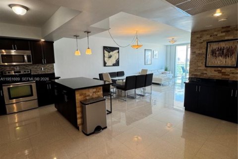 Condominio en alquiler en Sunny Isles Beach, Florida, 1 dormitorio, 93.37 m2 № 2007815 - foto 3