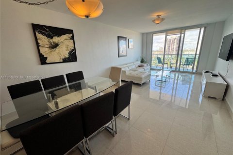 Condominio en alquiler en Sunny Isles Beach, Florida, 1 dormitorio, 93.37 m2 № 2007815 - foto 7