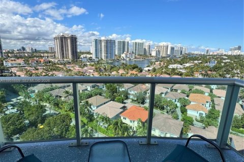 Condominio en alquiler en Sunny Isles Beach, Florida, 1 dormitorio, 93.37 m2 № 2007815 - foto 8