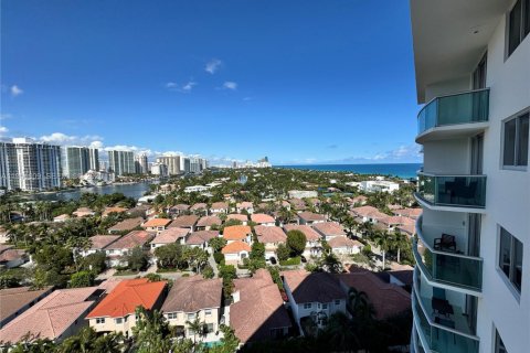 Condominio en alquiler en Sunny Isles Beach, Florida, 1 dormitorio, 93.37 m2 № 2007815 - foto 11