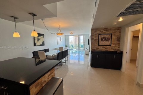 Condominio en alquiler en Sunny Isles Beach, Florida, 1 dormitorio, 93.37 m2 № 2007815 - foto 24