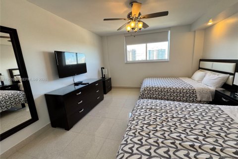 Condominio en alquiler en Sunny Isles Beach, Florida, 1 dormitorio, 93.37 m2 № 2007815 - foto 17