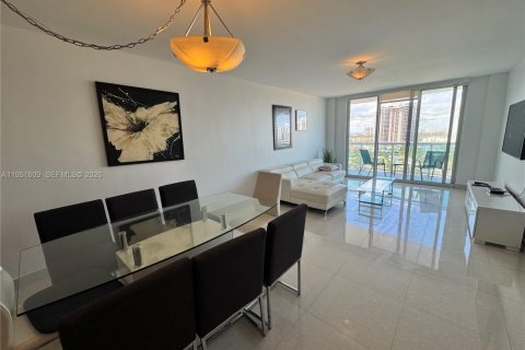 Condominio en alquiler en Sunny Isles Beach, Florida, 1 dormitorio, 93.37 m2 № 2007815 - foto 6