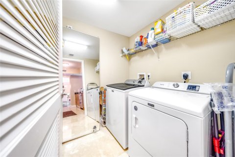 Condo in Deerfield Beach, Florida, 2 bedrooms  № 1231348 - photo 1