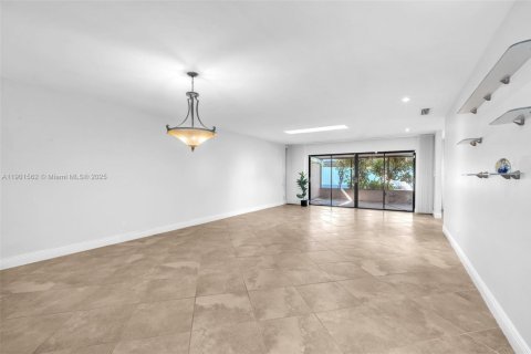 Condo in Hollywood, Florida, 3 bedrooms  № 1953189 - photo 9